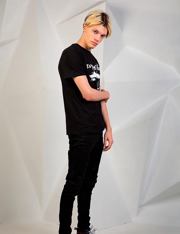 Футболка «En Taro Adun Черная»